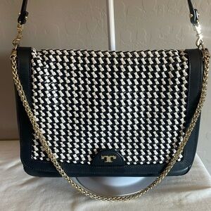 EUC RARE Tory Burch crossbody with gorgeous unique metal strap.